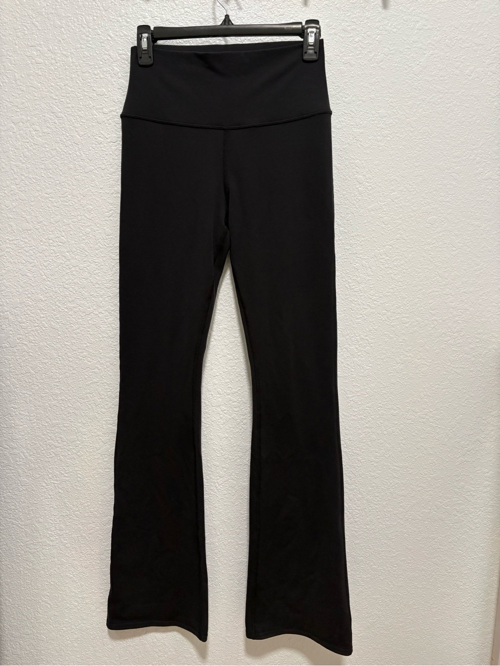Alo Airbrush Bootcut High Rise Leggings In Black Sz M MSRP:$128 worn twice - Picture 3 of 10
